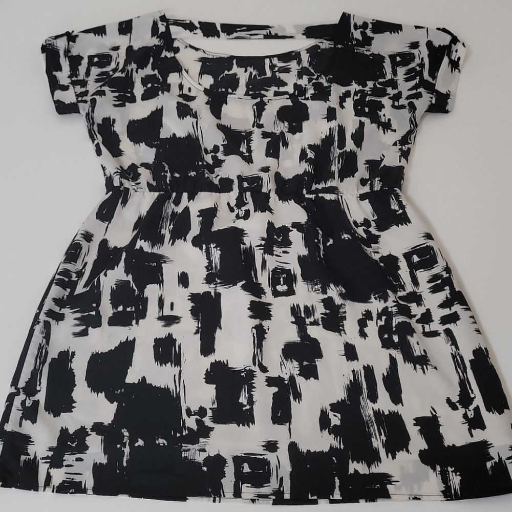 Black and White Dress Size Large - Picture 2 of 3